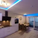 -neubau- 42 Qm Balkon-apartment 풀다