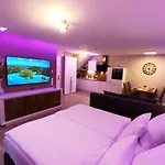 -neubau- 42 Qm Balkon-apartment 아파트 풀다