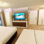 -neubau- 42 Qm Balkon-apartment 풀다