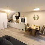 -neubau- 42 Qm Balkon-apartment 아파트