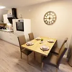 -neubau- 42 Qm Balkon-apartment 아파트 *