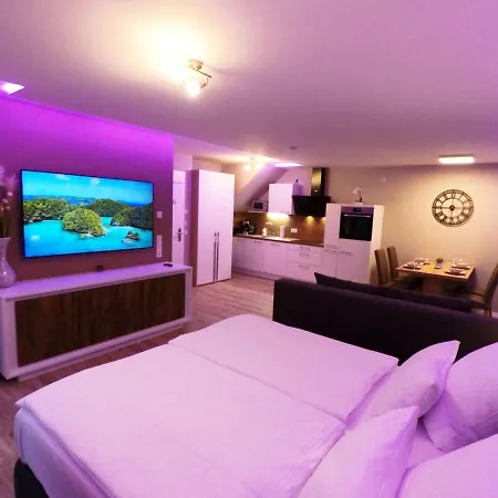 -neubau- 42 Qm Balkon-apartment شقة فولدا