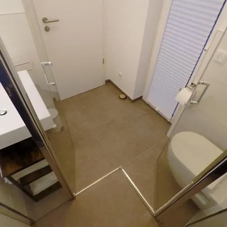 شقة -neubau- 42 Qm Balkon-apartment *