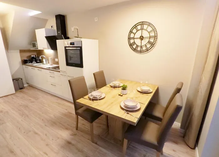 -neubau- 42 Qm Balkon-apartment Апартаменты *